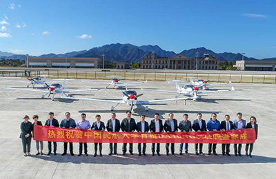 bwin必赢国际子公司万丰航空与中国民航大学举行飞机交付仪式